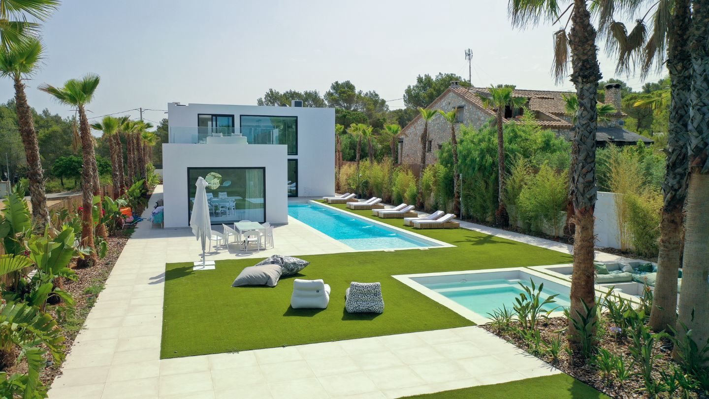 Villa de diseño con piscina en Avinyonet del Penedès - 3