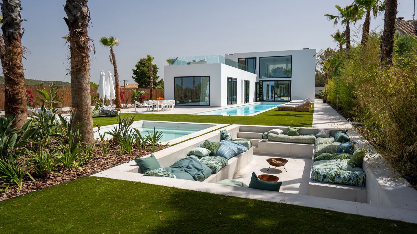 Villa de diseño con piscina en Avinyonet del Penedès - 1