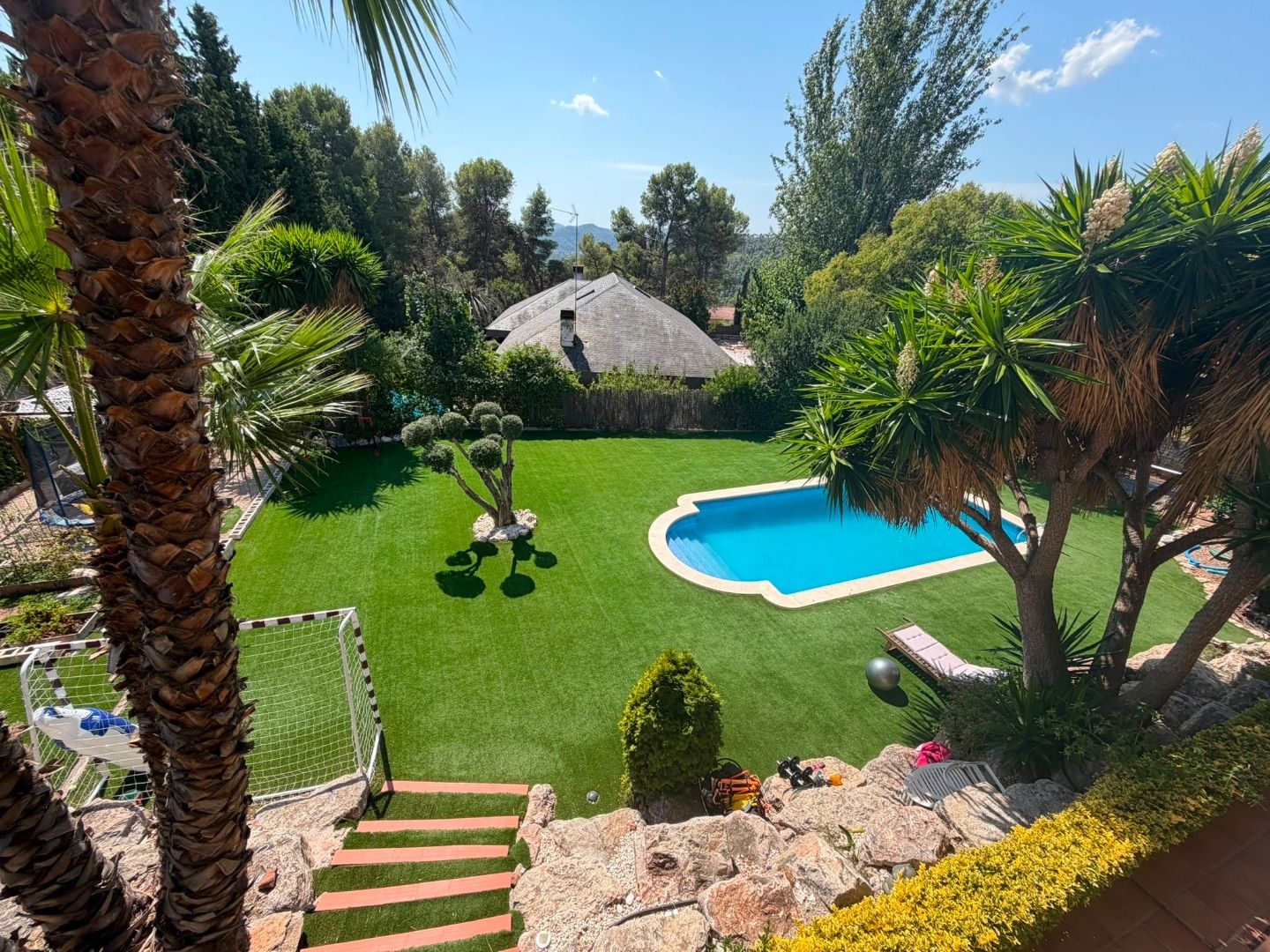 Jardín con piscina y barbacoa en Pallejà - 1