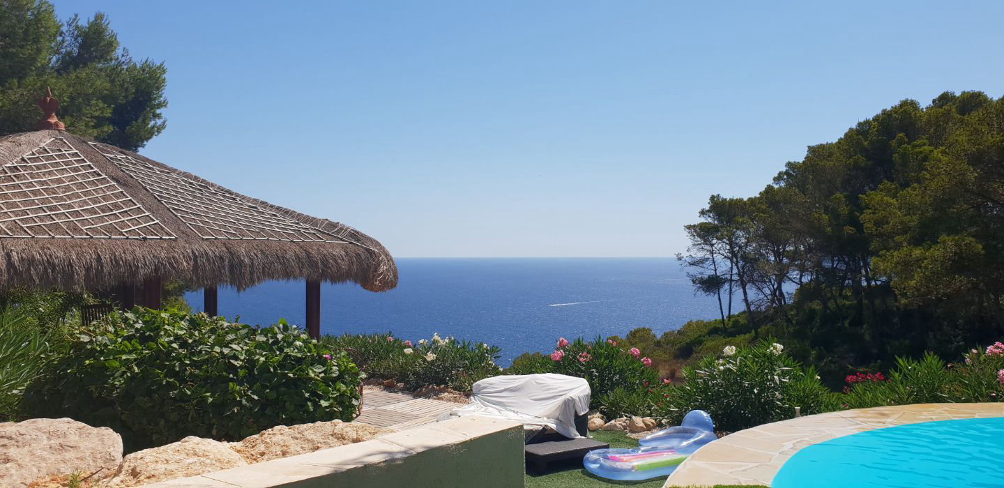 Jardín balinés con piscina y vistas al mar en Xàbia - 2
