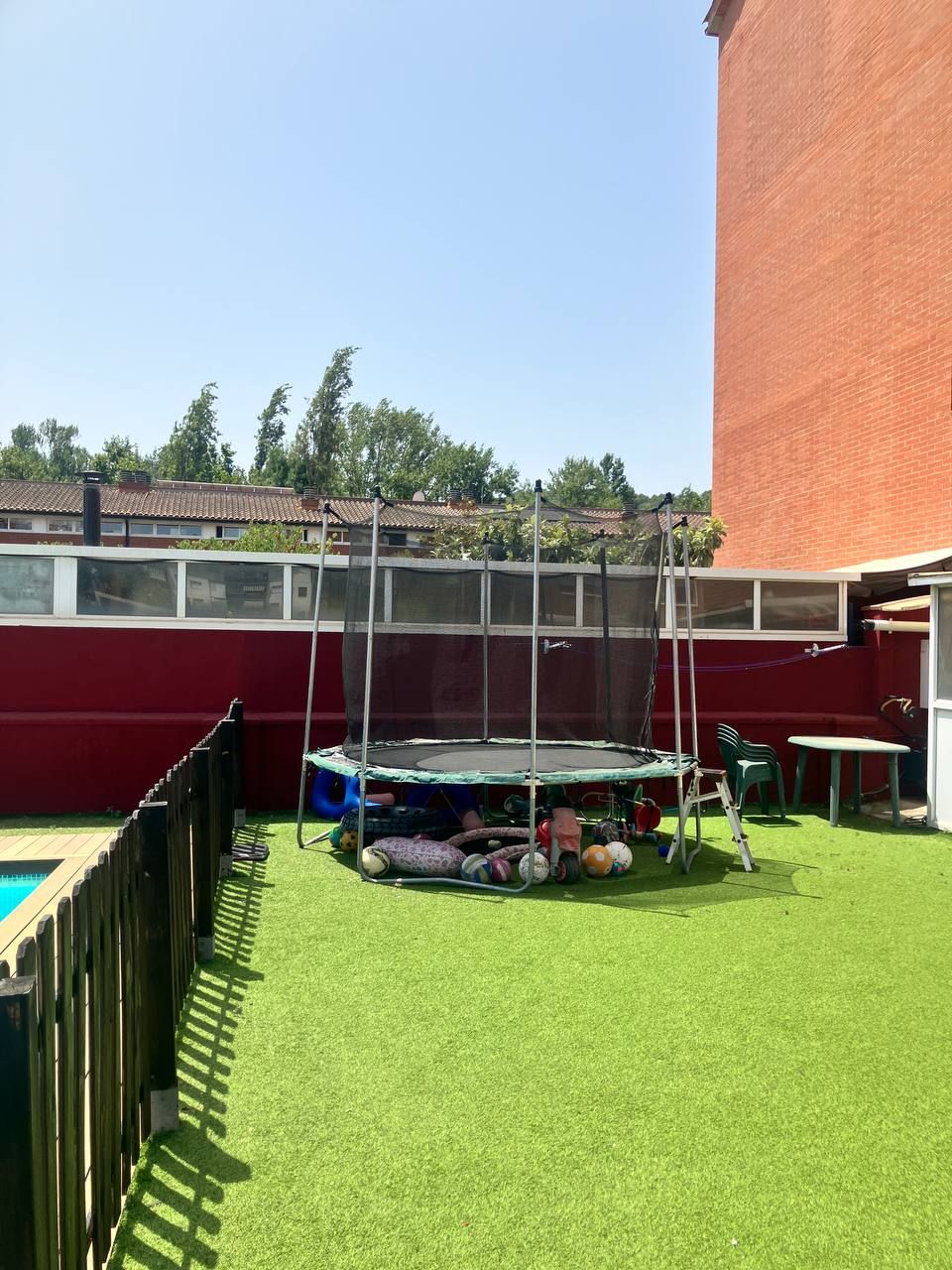 Jardín privado con piscina en Cerdanyola del Vallès - 2