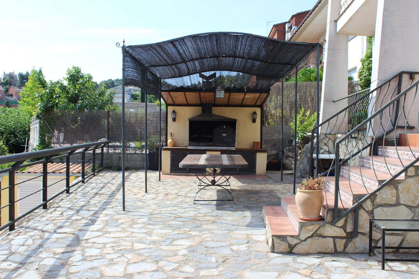 Barbacoa con Piscina Espaciosa - 2
