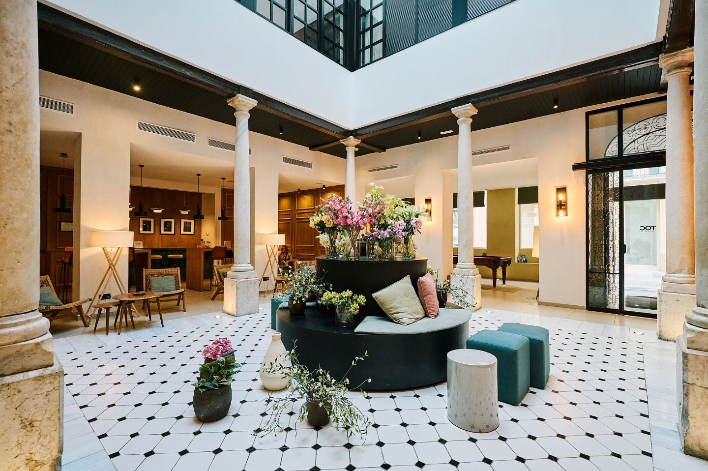 Patio y salón con billar en el centro de Málaga - 1