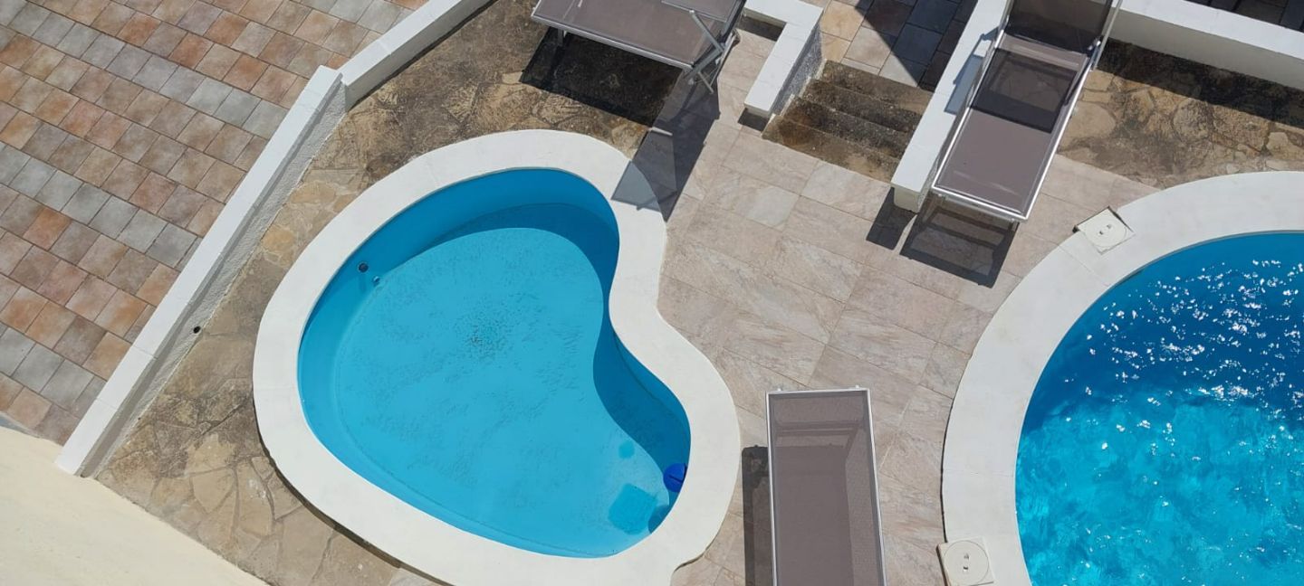Chalet con dos piscinas y jardín en Lloret de Mar - 3
