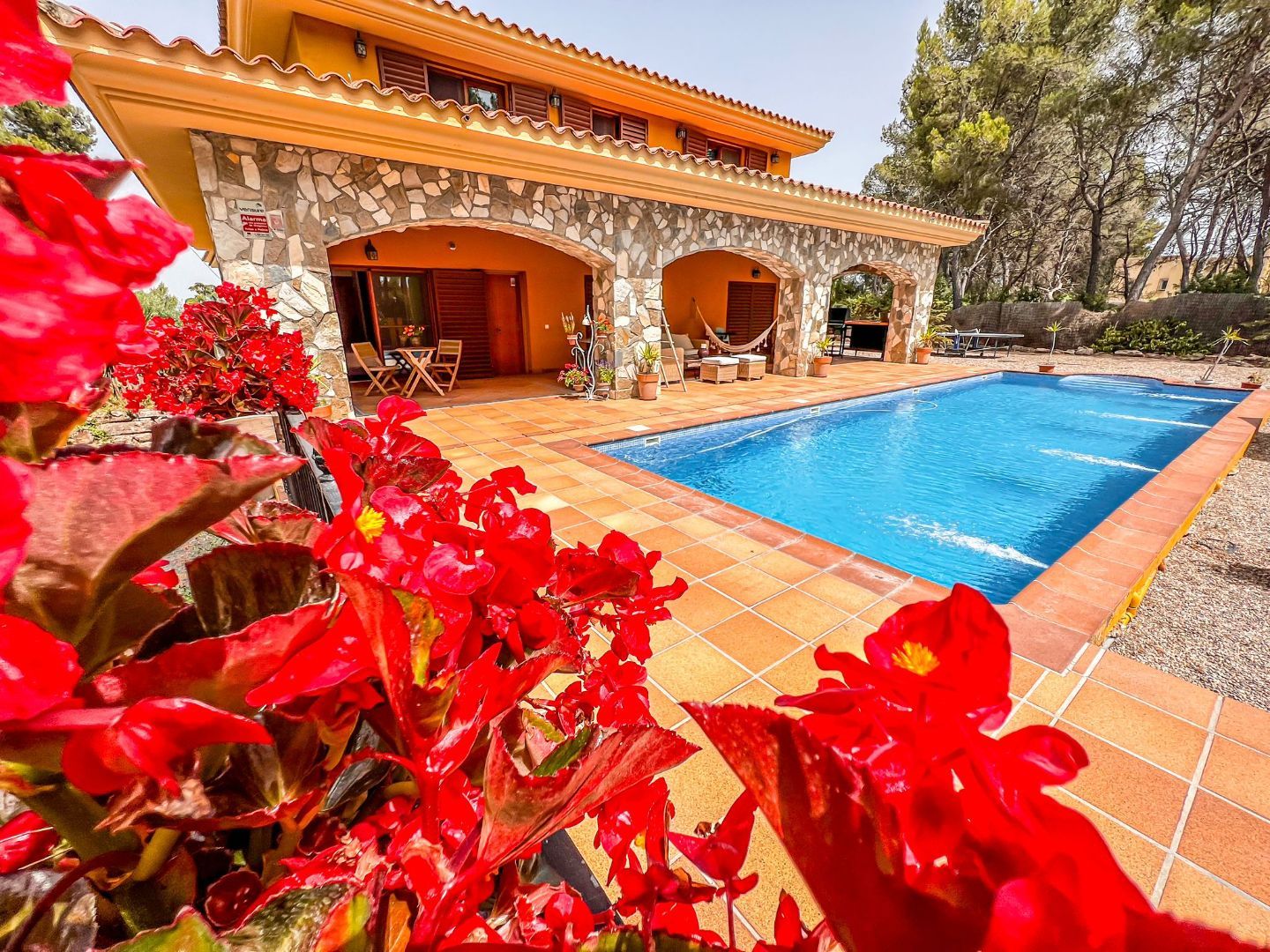 Casa con piscina y barbacoa en Corbera de Llobregat - 4