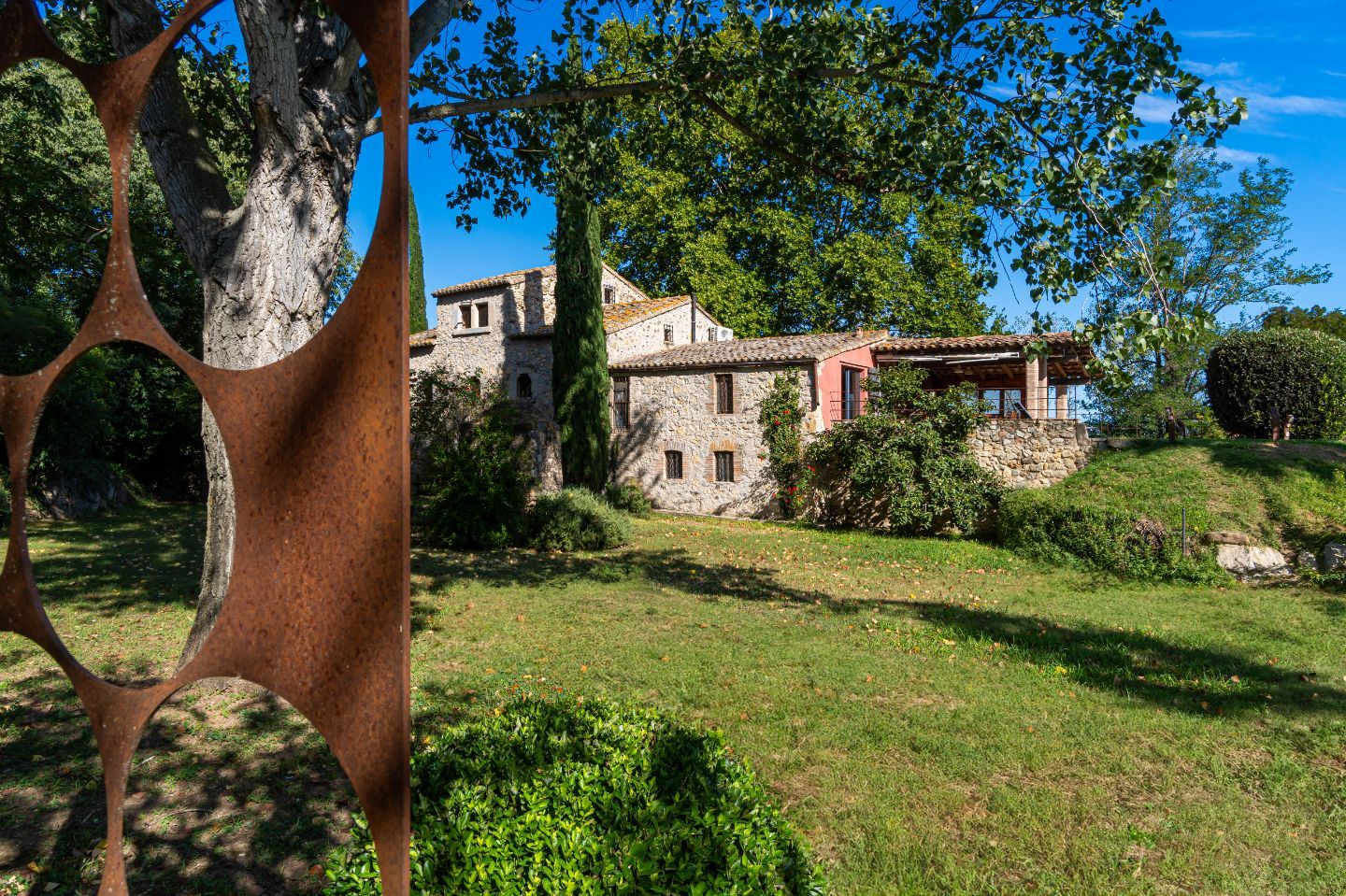 Jardín de 6.000 m² con piscina cerca de Girona - 2
