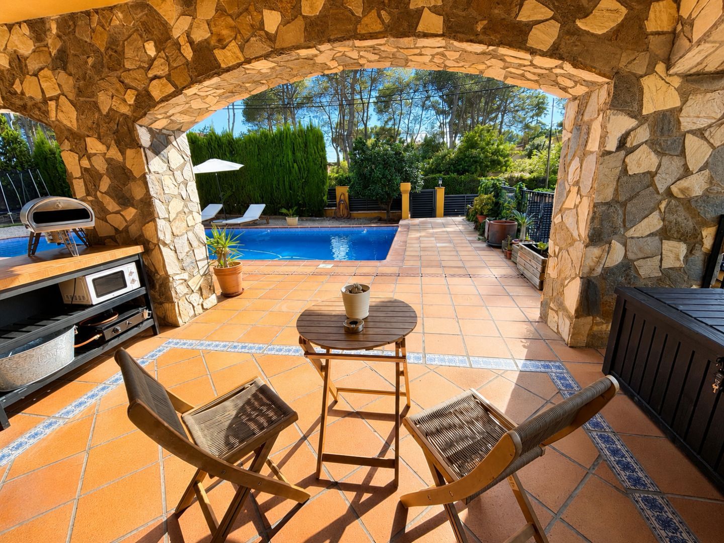 Casa con piscina y barbacoa en Corbera de Llobregat - 3