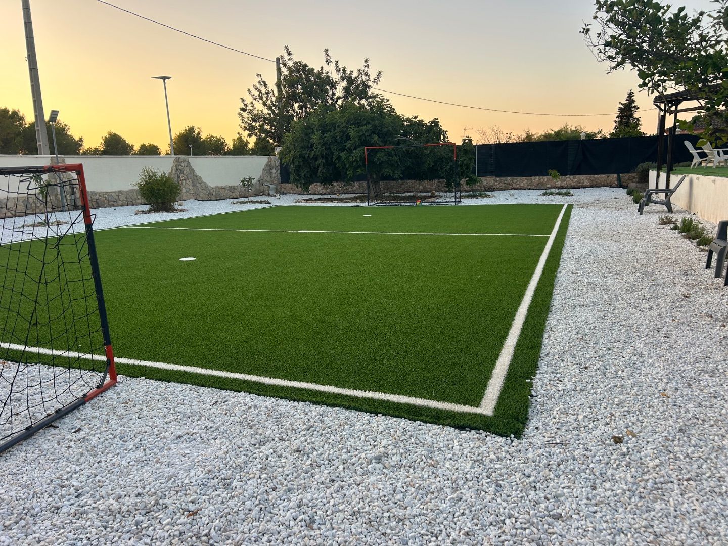 Chalet con piscina y campo de fútbol cerca de Valencia - 4