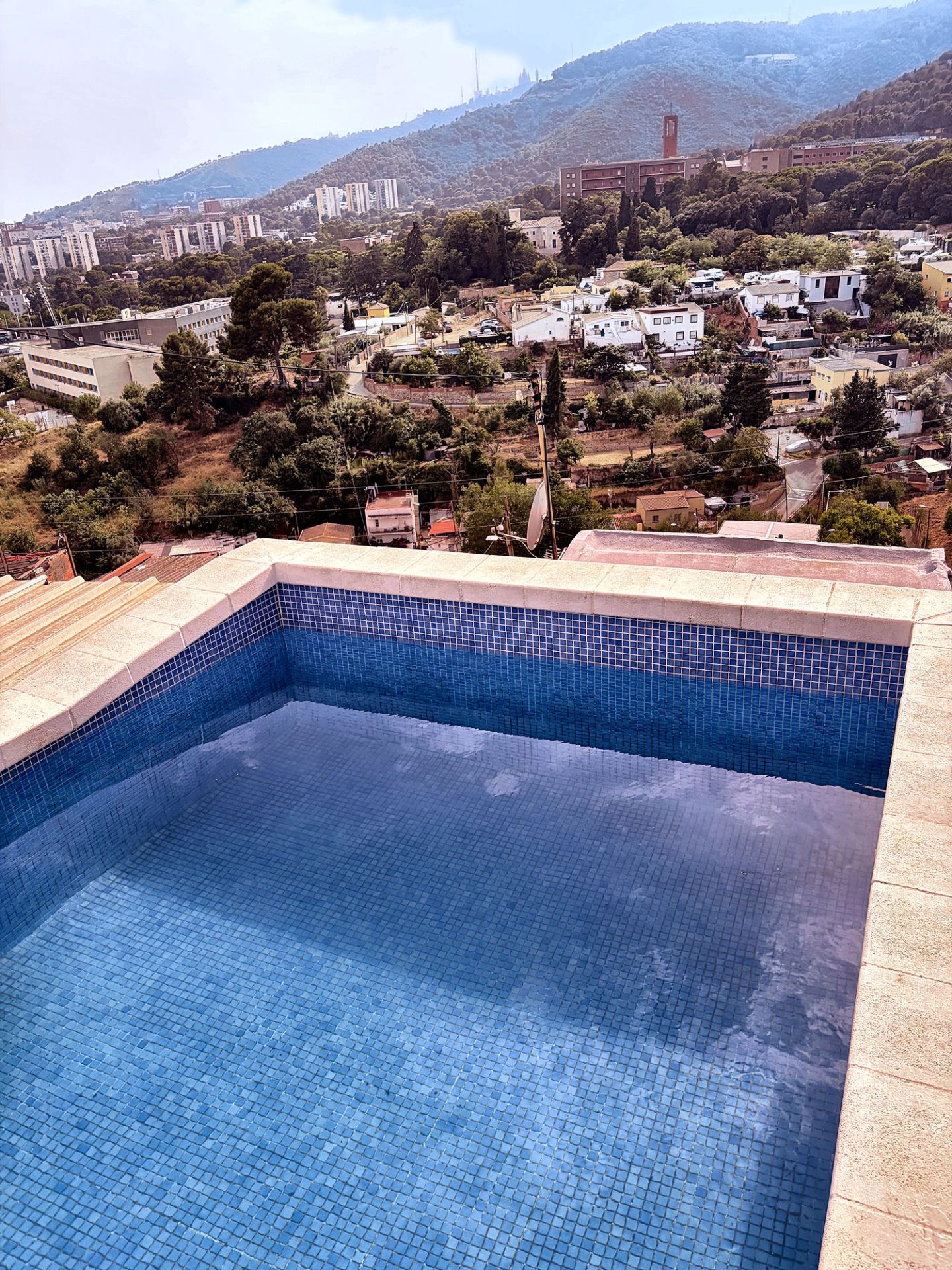 Casa con piscina y terrazas con vistas en Horta, Barcelona - 3