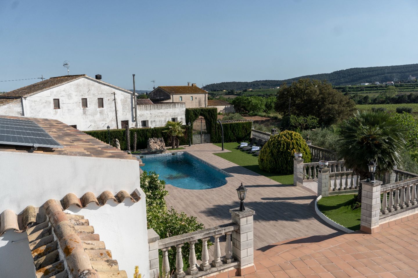 Masía con piscina y vistas a los viñedos en el Penedès - 1