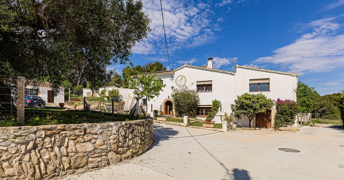 Masía con jardín de olivos en Sant Pere de Ribes - 1