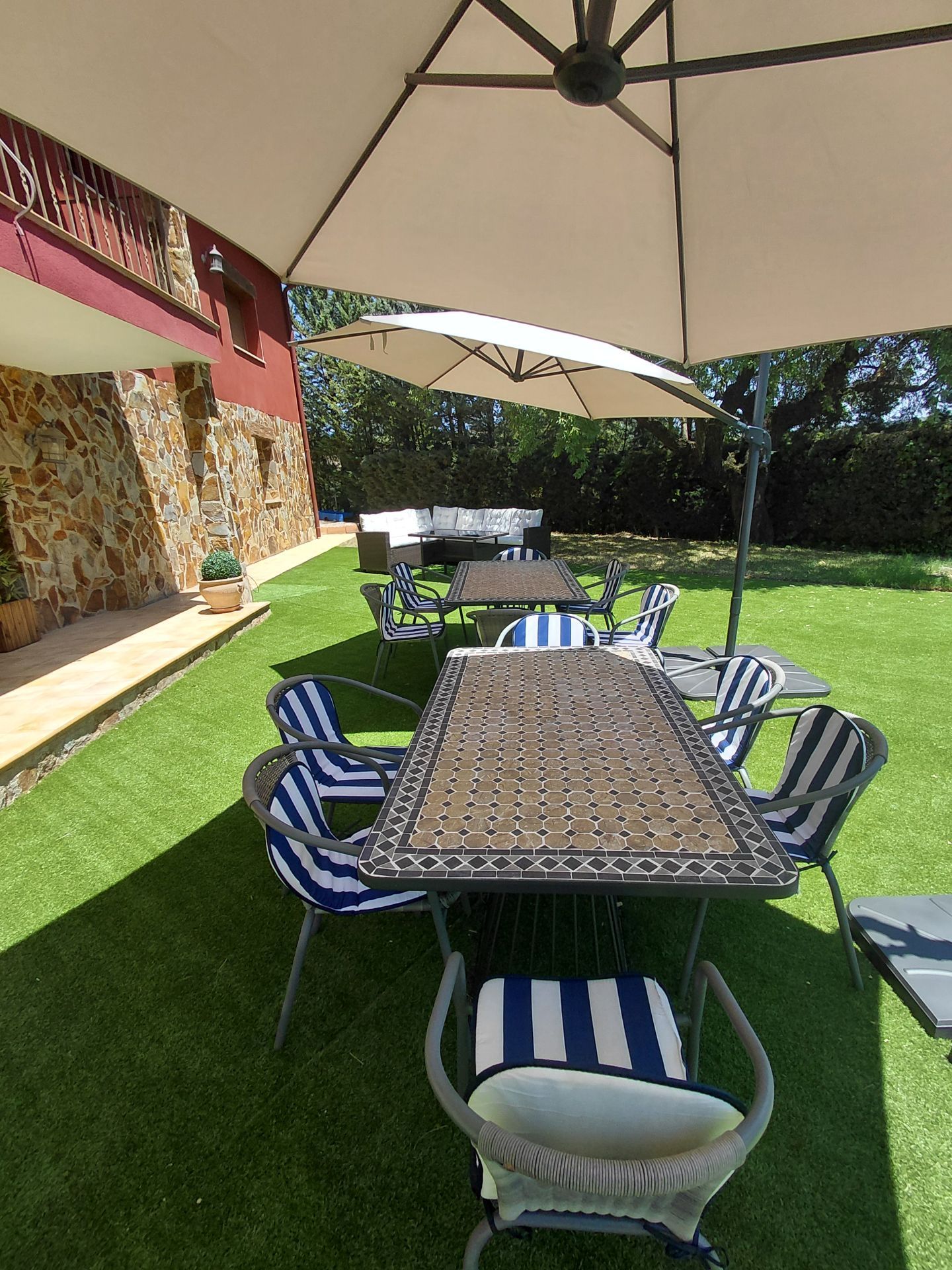 Piscina con bar tiki y jardín en Orusco de Tajuña - 2