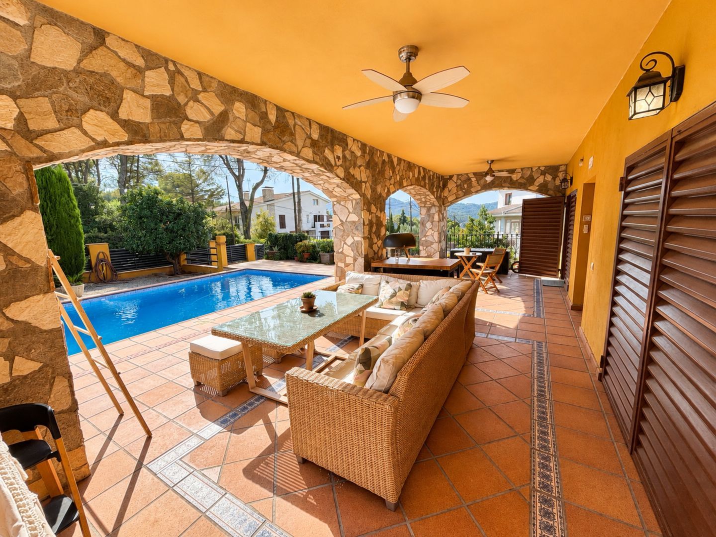 Casa con piscina y barbacoa en Corbera de Llobregat - 2