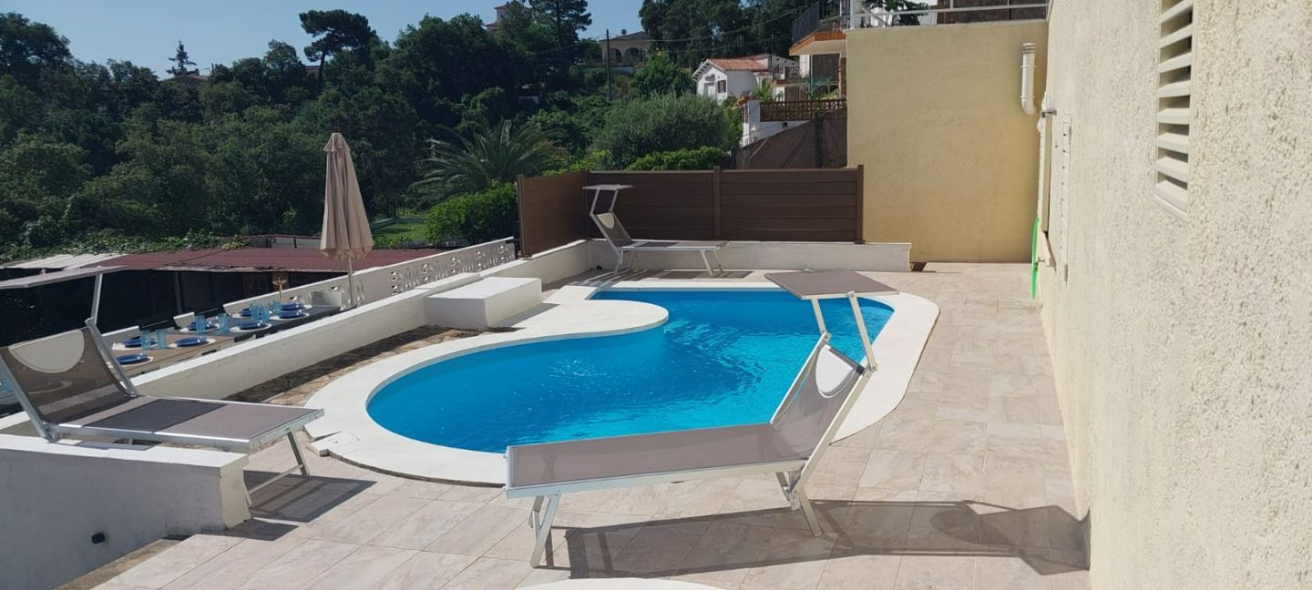 Chalet con dos piscinas y jardín en Lloret de Mar - 1