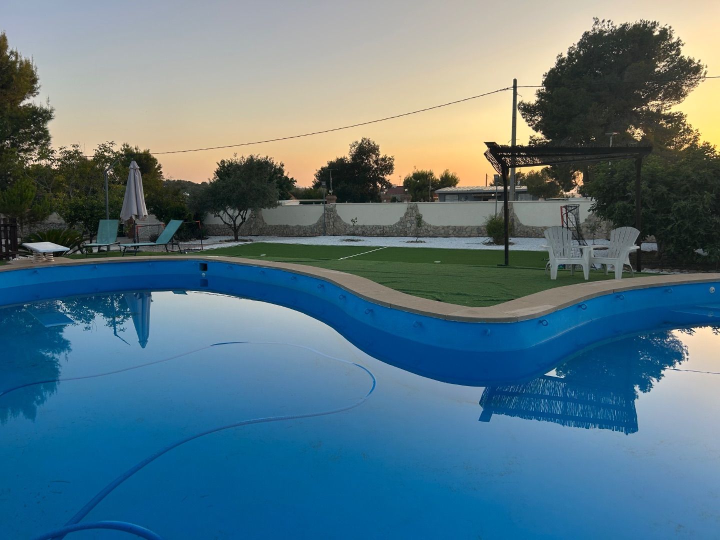 Chalet con piscina y campo de fútbol cerca de Valencia - 1