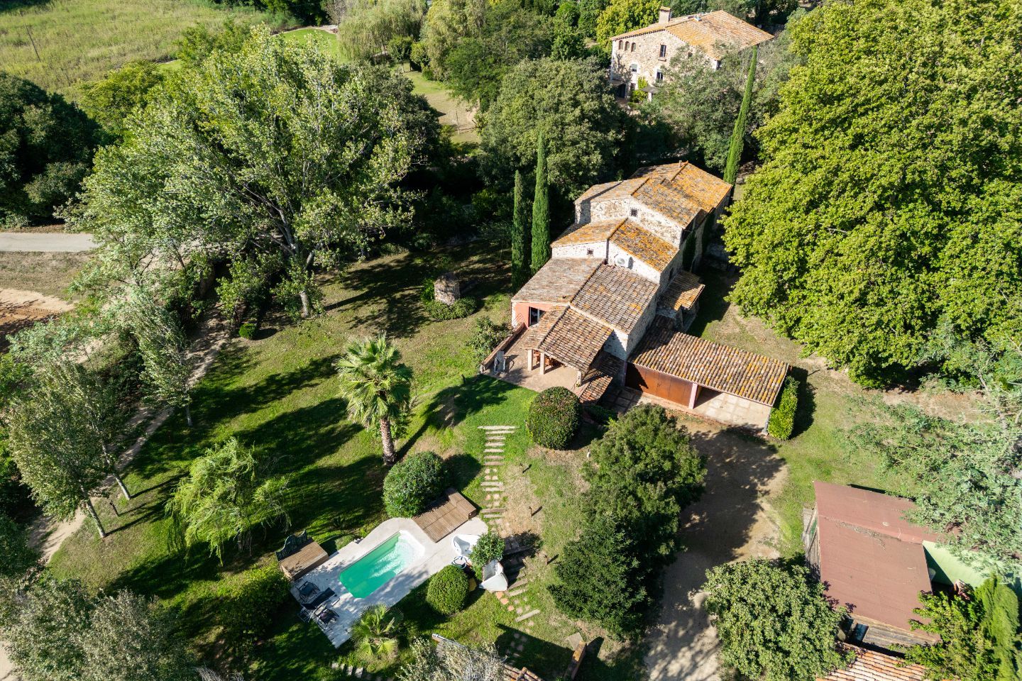 Jardín de 6.000 m² con piscina cerca de Girona - 1