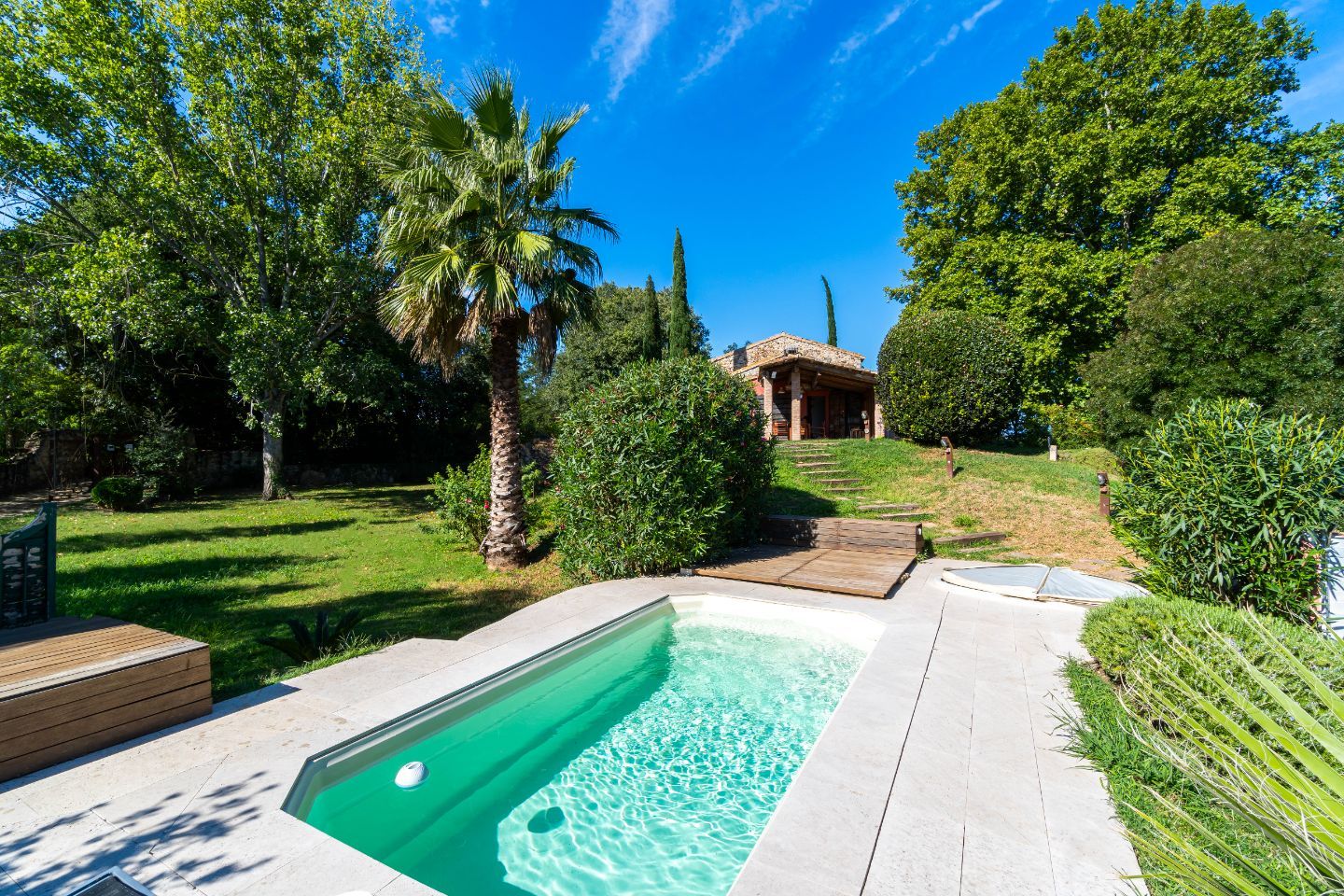 Jardín de 6.000 m² con piscina cerca de Girona - 4