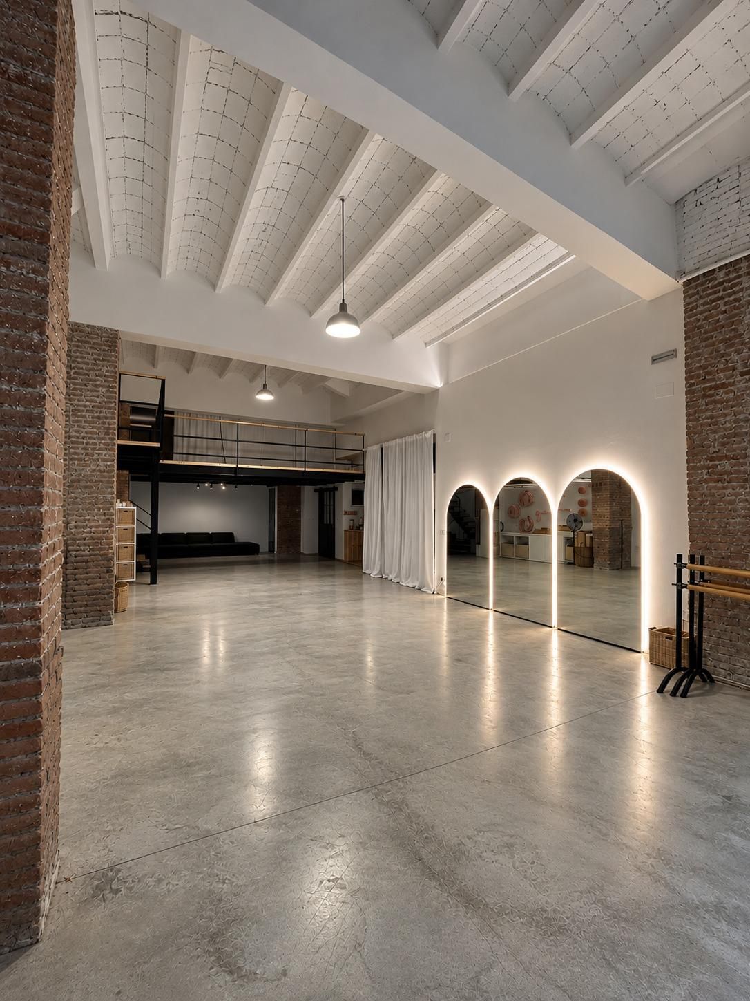 Loft industrial en Gràcia para talleres y eventos - 4