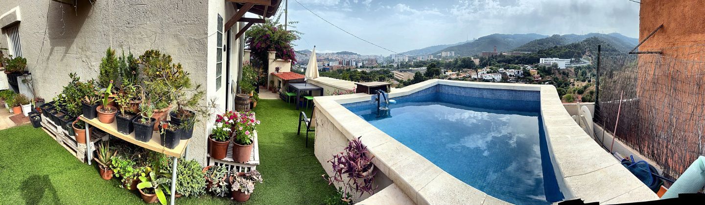 Casa con piscina y terrazas con vistas en Horta, Barcelona - 1