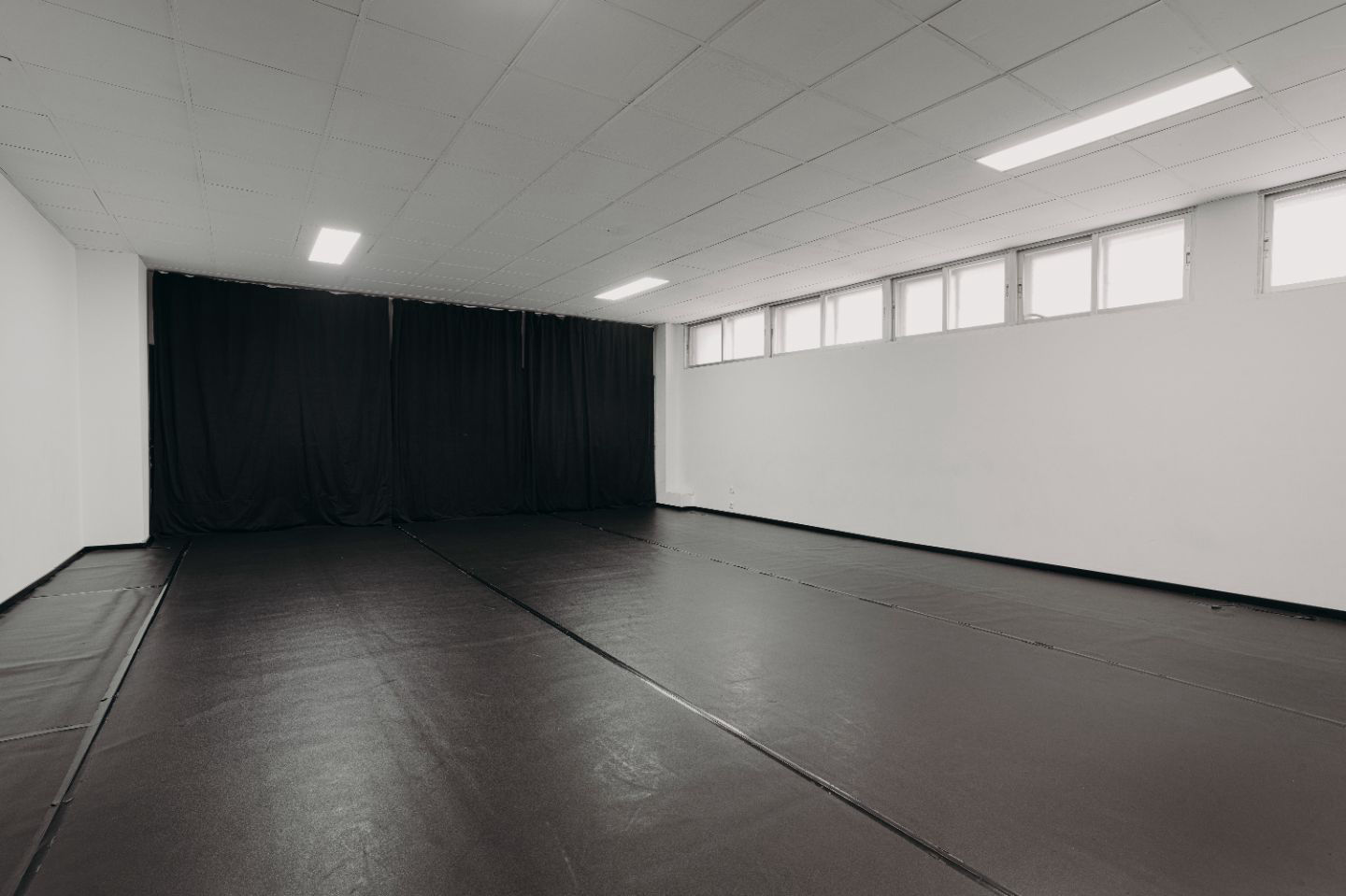 Sala Blanca diáfana para talleres, clases y rodajes en Madrid - 2