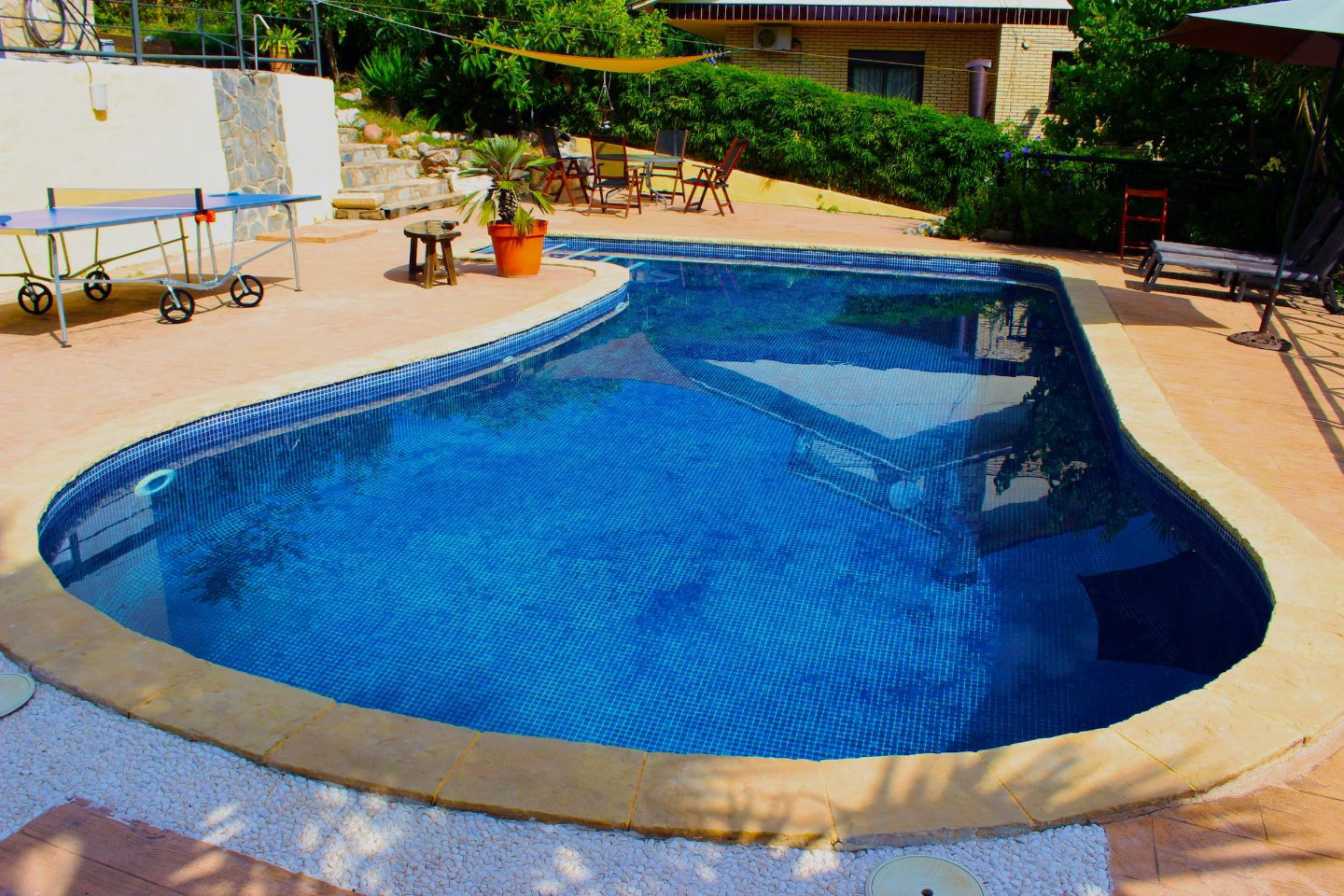 Barbacoa con Piscina Espaciosa - 3