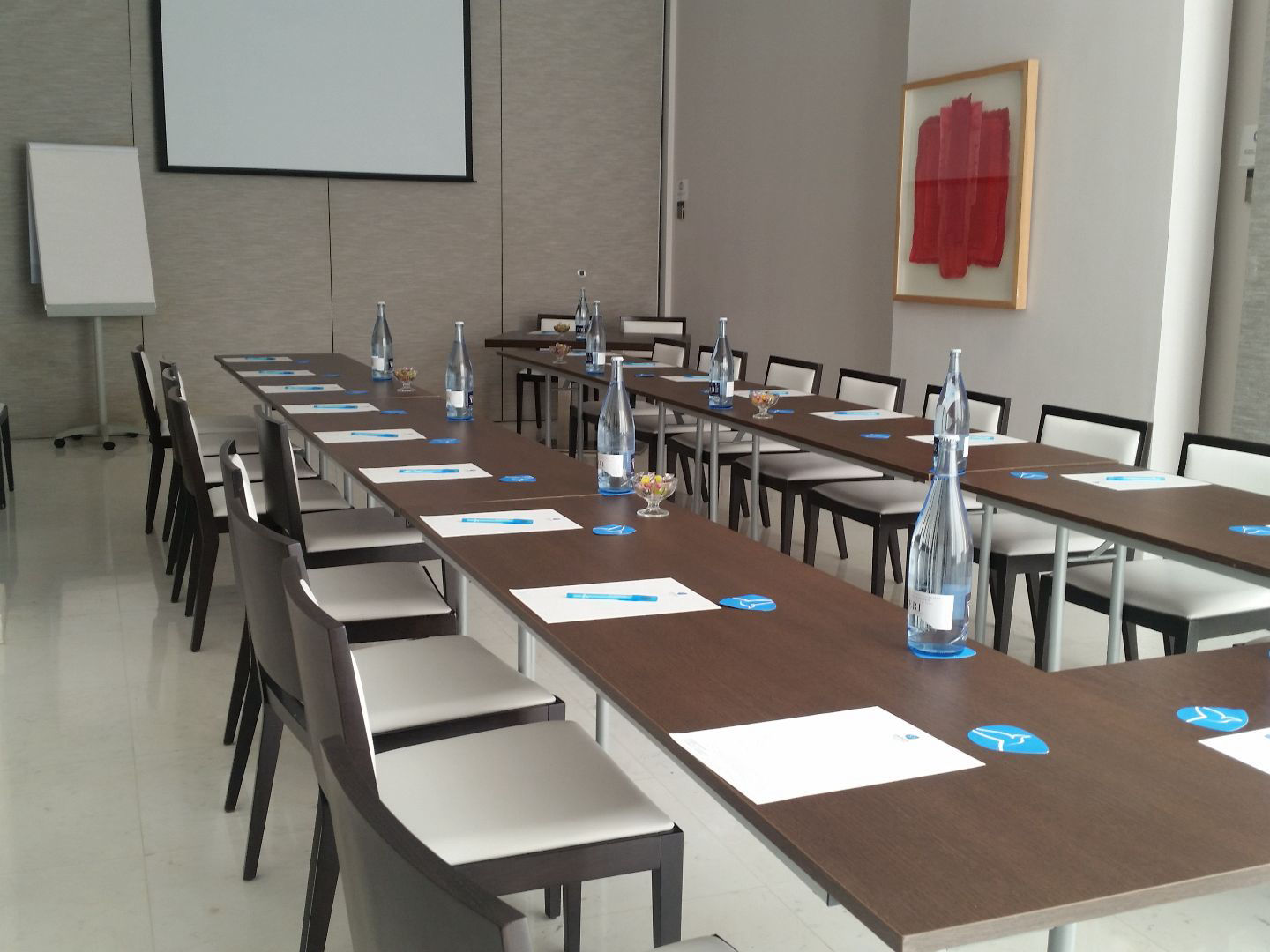 Sala reunión con luz natural - 3